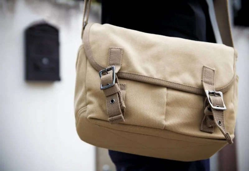 How To Fit A Messenger Bag On The Body