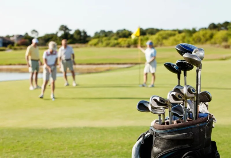 Arranging a golf tour bag